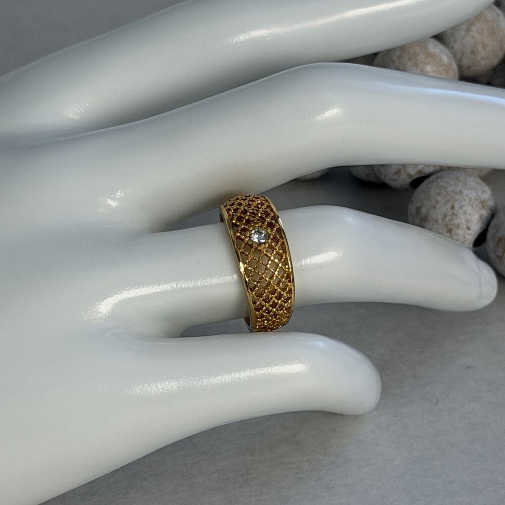 VTG 1970s Avon Gold-Tone Lattice Lace Filigree Ring w/ Rhinestone Center SZ 7